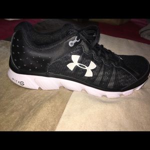 Women’s tennis shoes